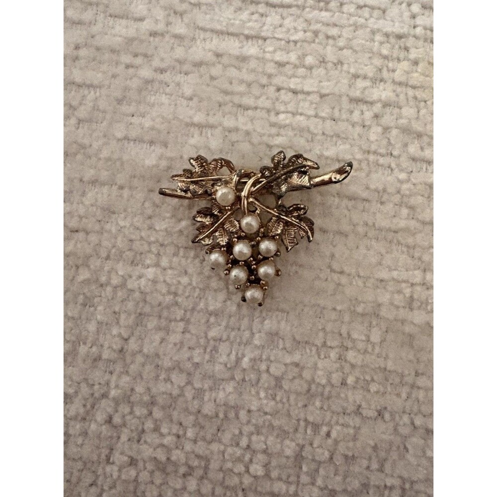 Emmons Grapes Cluster Leaves Pin Brooch Faux Pearls Gold Tone Vintage Signed